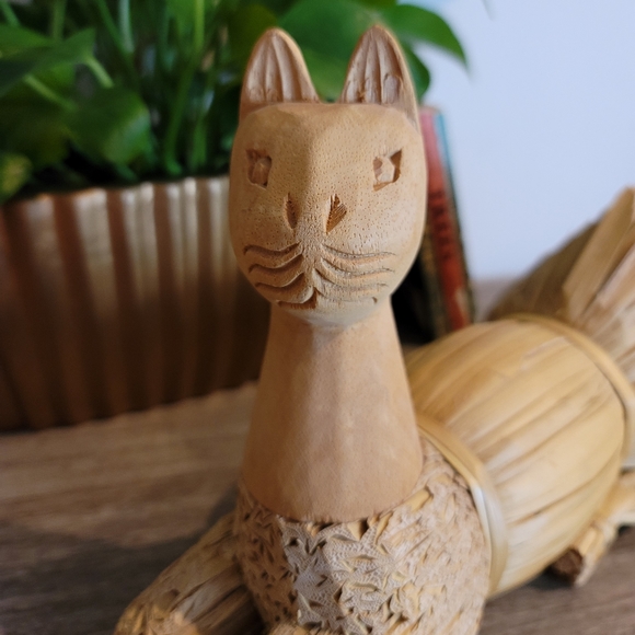 🎉HP VTG Carved Wood + Reed Cat Decoy - Picture 2 of 16